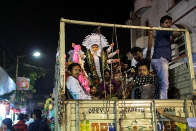 Transporting idols