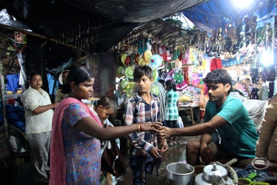 Family buying chai